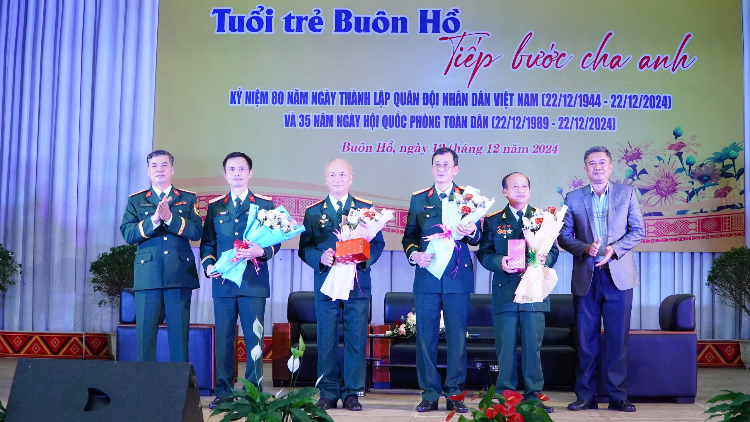 Chương trình tọa đàm “Tuổi trẻ Buôn Hồ Tiếp bước cha anh”